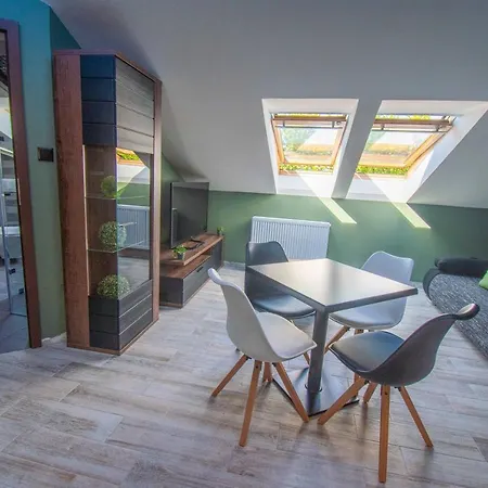 Adam Apartman *